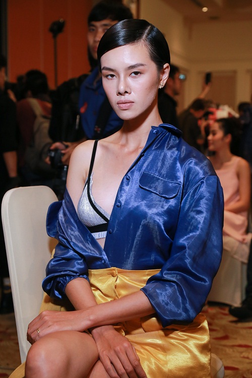 Thanh Hằng diện áo với slogan gây sốc trên sàn diễn - 1