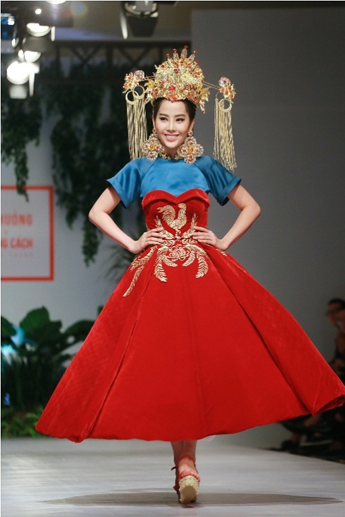 Thanh Hằng diện áo với slogan gây sốc trên sàn diễn - 6