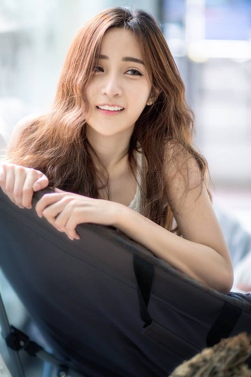 Nữ sinh mang 4 dòng máu lai khiến quý ông khao khát - 1