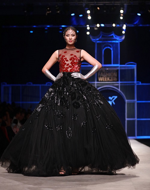 Những lần mặc sexy, cá tính hiếm hoi của HH Ngọc Hân - 3