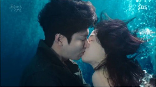 Lee Min Ho hôn &#34;nàng tiên cá&#34; Jeon Ji Hyun dưới biển - 1