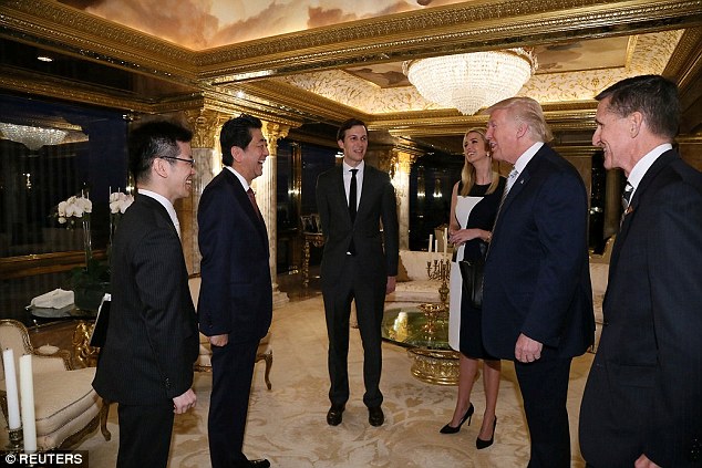 Dân Mỹ giận dữ vì con gái Trump gặp Thủ tướng Abe cùng bố - 1