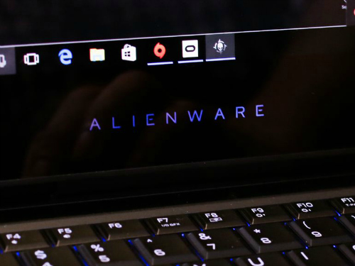 Alienware 13 R3 &#40;OLED&#41;: Laptop chơi game tích hợp công nghệ thực tế ảo VR - 6