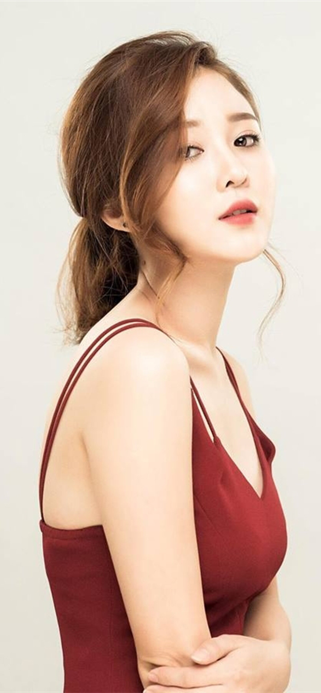 Nhưng hot girl đến từ Gia Lai này cũng có thể biến hóa đa dạng với từng hình ảnh của mình.