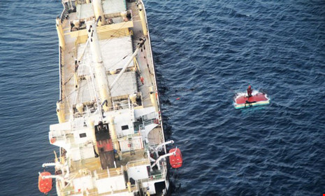 Tàu Indonesia đâm tàu hàng Việt Nam, 15 người mất tích - 1