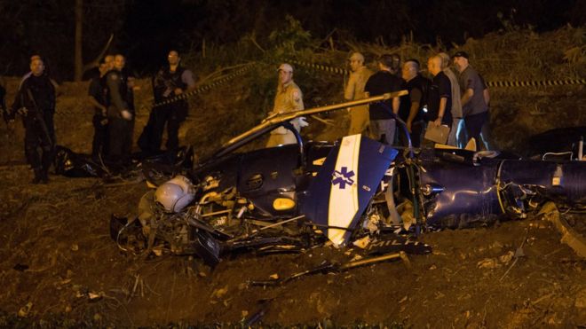 Brazil: Tội phạm bắn hạ trực thăng cảnh sát, 4 người chết - 1