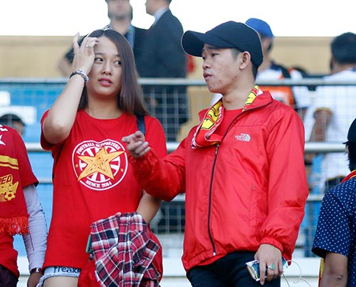 Fan nữ Việt Nam & Myanmar "đọ sắc" ở đại chiến AFF Cup - 7