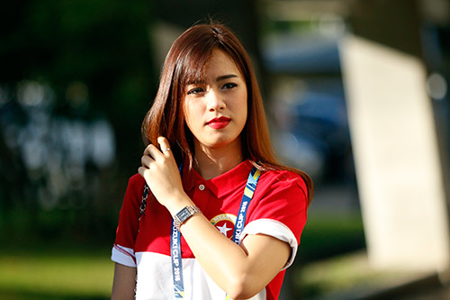 Fan nữ Việt Nam & Myanmar "đọ sắc" ở đại chiến AFF Cup - 11