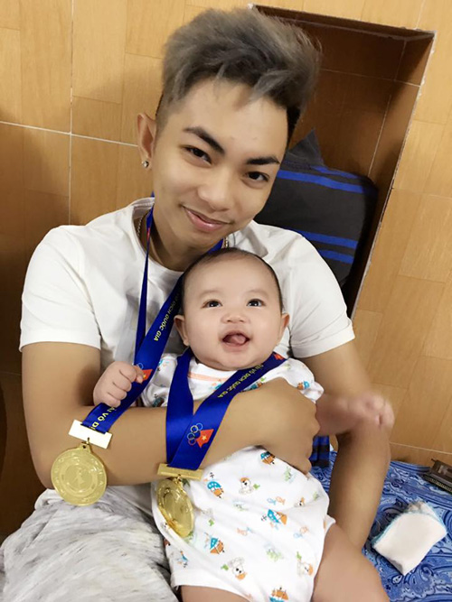 Nhiều mày râu "thua" chồng kém 12 tuổi của Khánh Thi! - 7