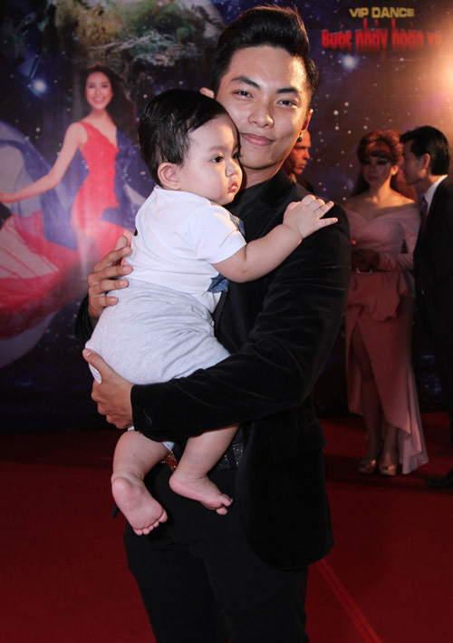 Nhiều mày râu "thua" chồng kém 12 tuổi của Khánh Thi! - 4