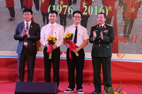 Nam sinh làm vỡ gương ô tô được Bộ GD&ĐT tuyên dương - 2