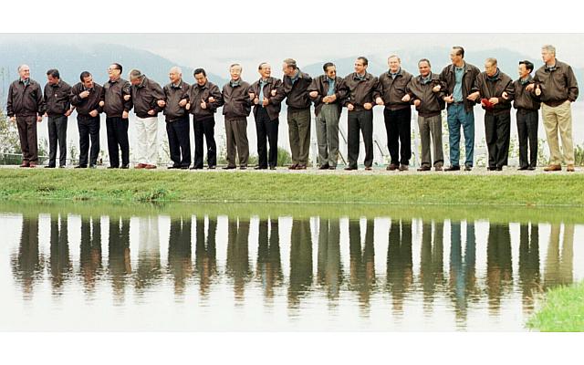 APEC 2016: Nguyên thủ mặc áo len cực hiếm trên thế giới - 4