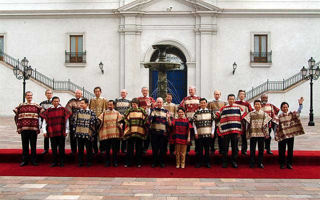 APEC 2016: Nguyên thủ mặc áo len cực hiếm trên thế giới - 5