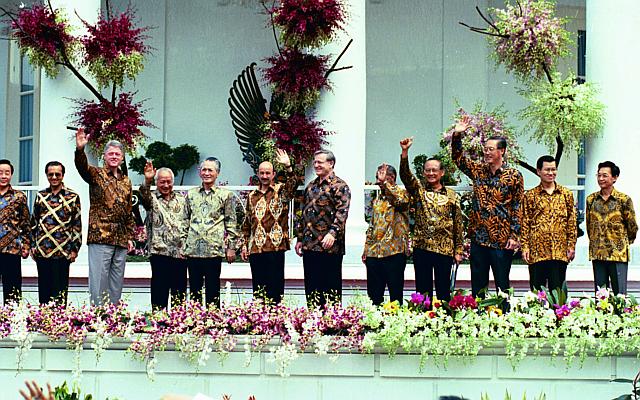 APEC 2016: Nguyên thủ mặc áo len cực hiếm trên thế giới - 3