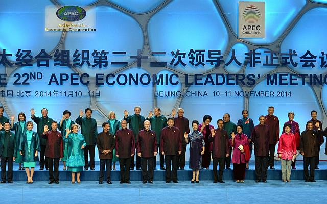APEC 2016: Nguyên thủ mặc áo len cực hiếm trên thế giới - 10
