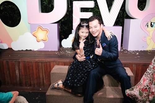 Trương Ngọc Ánh cùng Trần Bảo Sơn mừng sinh nhật con gái - 10