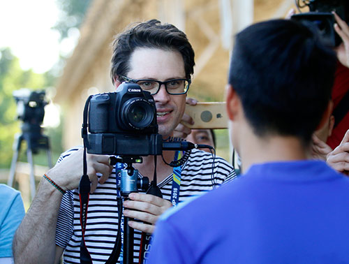 Công Vinh nói tiếng Anh “như gió” với phóng viên quốc tế - 2