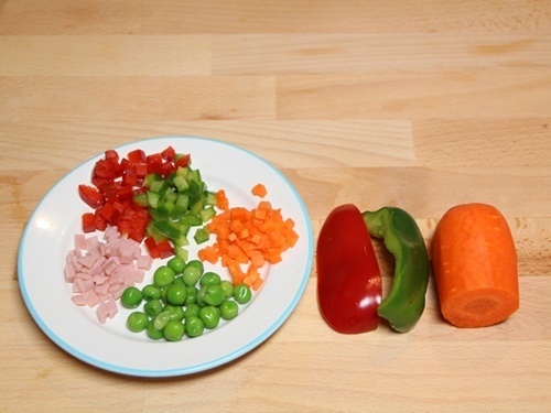 Cơm chiên bọc trứng hình gà con cực đáng yêu cho bé - 2