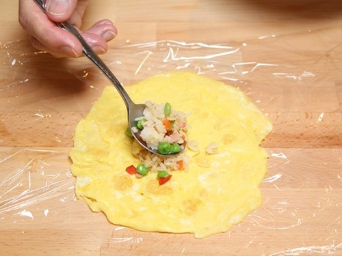 Cơm chiên bọc trứng hình gà con cực đáng yêu cho bé - 5