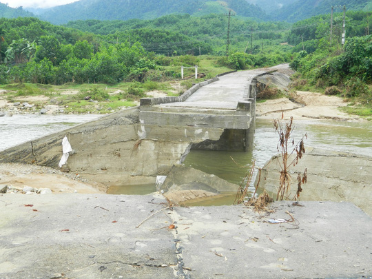 Cầu 1,6 tỉ đồng “không thép” là do thiết kế - 4