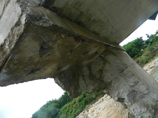 Cầu 1,6 tỉ đồng “không thép” là do thiết kế - 5