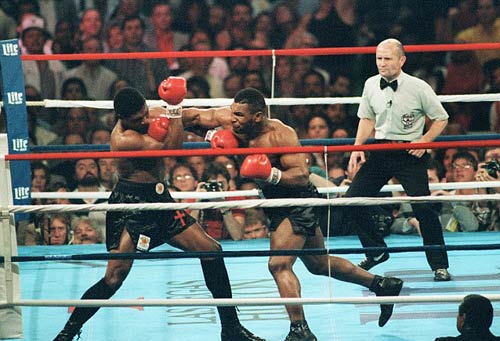 30 năm cú knock-out đưa Mike Tyson thành "Thần" - 2