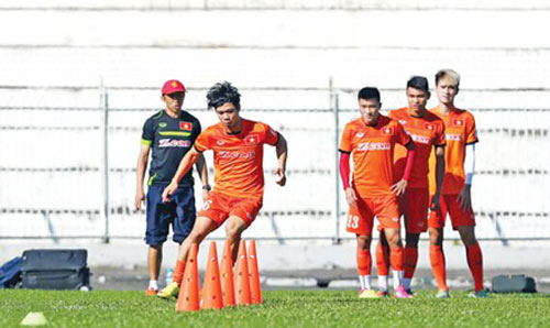 Công Phượng chưa có cơ hội ở AFF Cup - 1