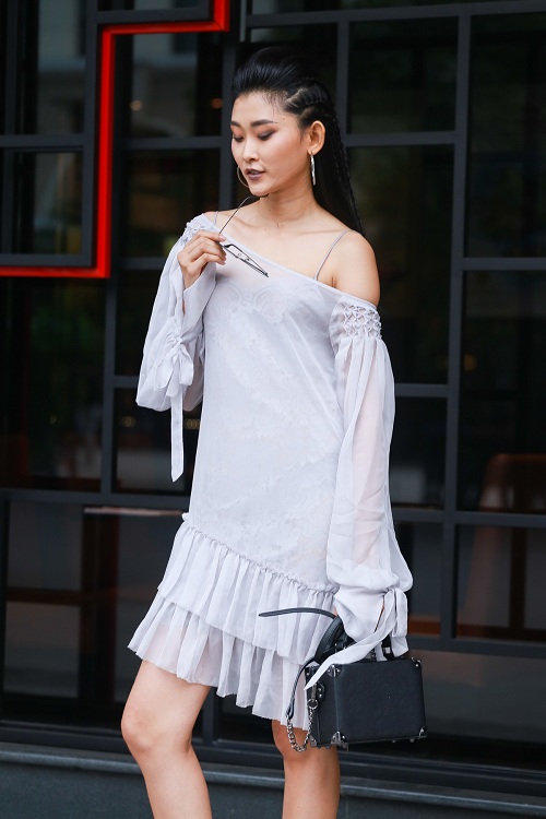 Mặc nắng gắt, mẫu Việt vẫn khoác áo len ngột ngạt - 6