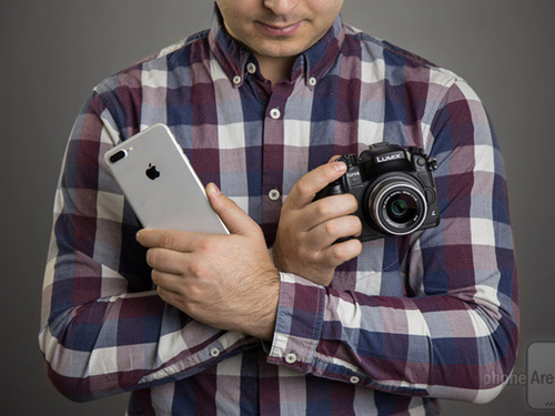 So tài chụp chân dung giữa iPhone 7 Plus với máy ảnh 1.600 USD - 1