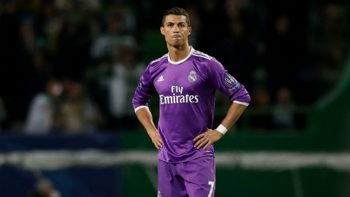 Ronaldo &#34;vô tình&#34; kiến tạo, san bằng kỷ lục Ryan Giggs - 1