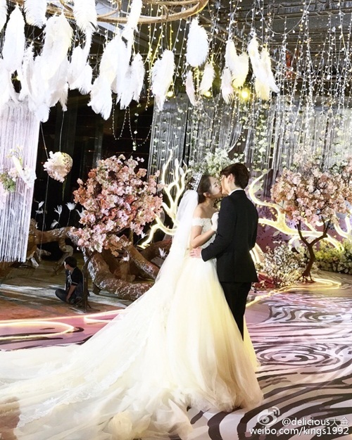 Hơn 30 triệu người xem đám cưới siêu sang của hot girl TQ - 3