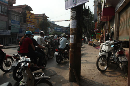 Ảnh: “Ma trận” quảng cáo thông cống,  hút bể phốt ở Hà Nội - 10