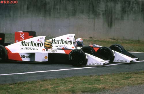 F1, gà nhà đá nhau: Bài học từ Vettel - Webber - 2