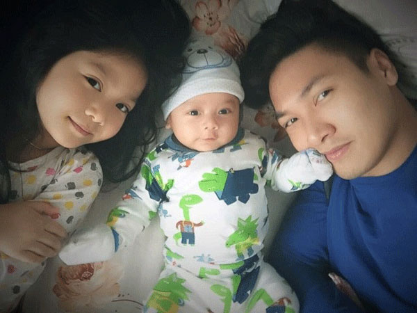 Hôn nhân hạnh phúc của 2 nam DV hot nhất "giờ vàng" - 5