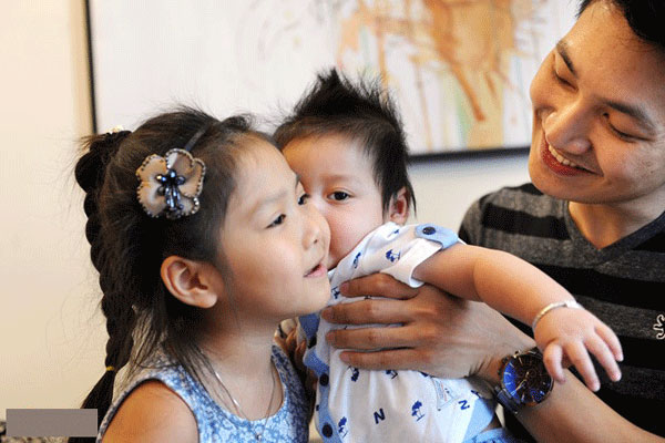 Hôn nhân hạnh phúc của 2 nam DV hot nhất "giờ vàng" - 6