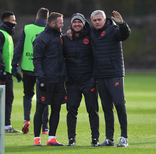 Mourinho: Xây đế chế MU, cần thời gian như Sir Alex - 8