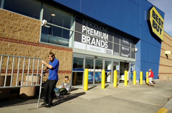 Nhiều cửa hàng Mỹ giảm giá sốc trước Thứ Sáu Đen - 2