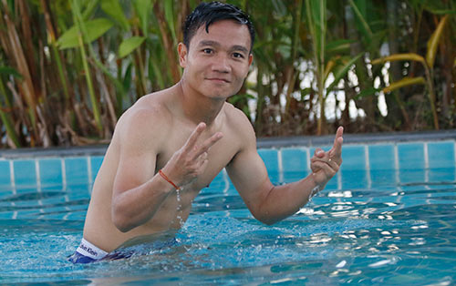 Công Vinh lại lộ hình xăm độc trên cơ thể cường tráng - 13