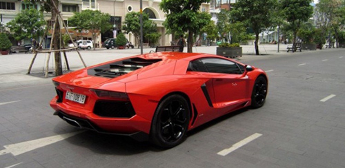 Lamborghini và Maserati bất ngờ hội ngộ trên đường Sài Gòn - 1