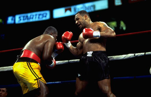 4 cú đấm “ngàn cân”: Đối thủ sợ Mike Tyson đến già - 1