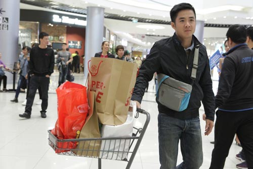 Hà Nội: Quý ông cũng "quay" với Black Friday - 7