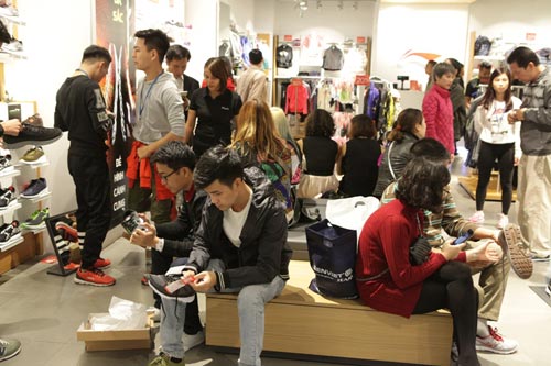 Hà Nội: Quý ông cũng "quay" với Black Friday - 4