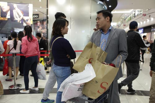 Hà Nội: Quý ông cũng "quay" với Black Friday - 5