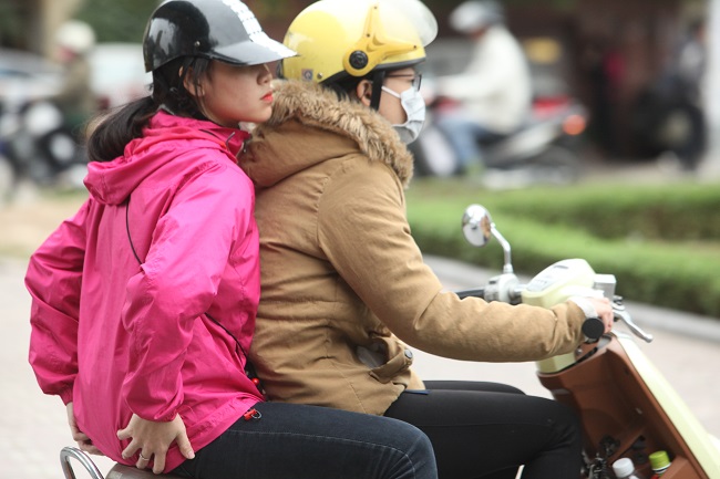 Gái Hà Nội mặc "trên đông dưới hè" trong ngày rét 15 độ - 3