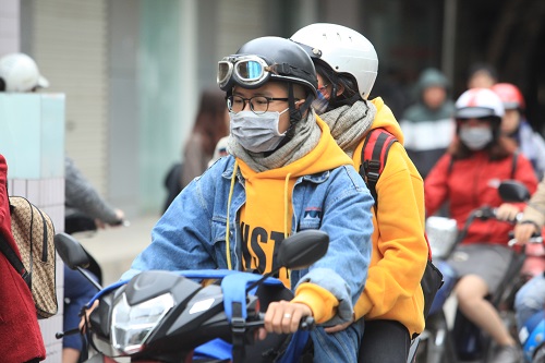 Gái Hà Nội mặc "trên đông dưới hè" trong ngày rét 15 độ - 5