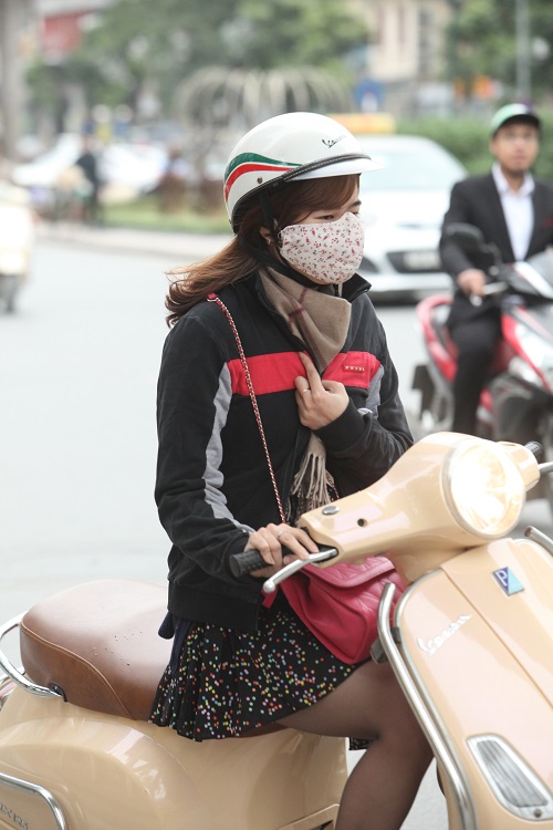 Gái Hà Nội mặc "trên đông dưới hè" trong ngày rét 15 độ - 8