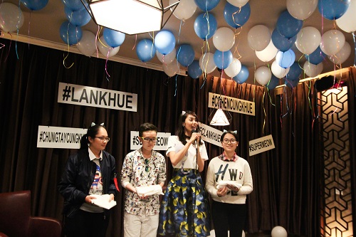 Lan Khuê khóc nức nở vì được fans tặng quà đặc biệt - 4