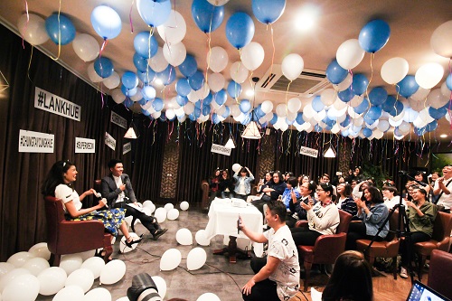 Lan Khuê khóc nức nở vì được fans tặng quà đặc biệt - 3