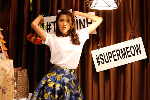 Lan Khuê khóc nức nở vì được fans tặng quà đặc biệt - 6