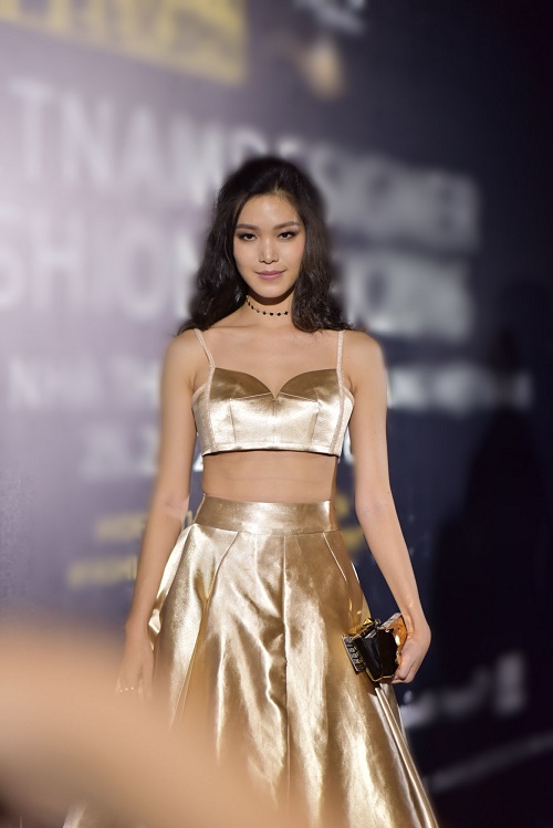 Thùy Dung cúp ngực - Kỳ Duyên kiểu gà trống, đọ sắc "nảy lửa" - 2